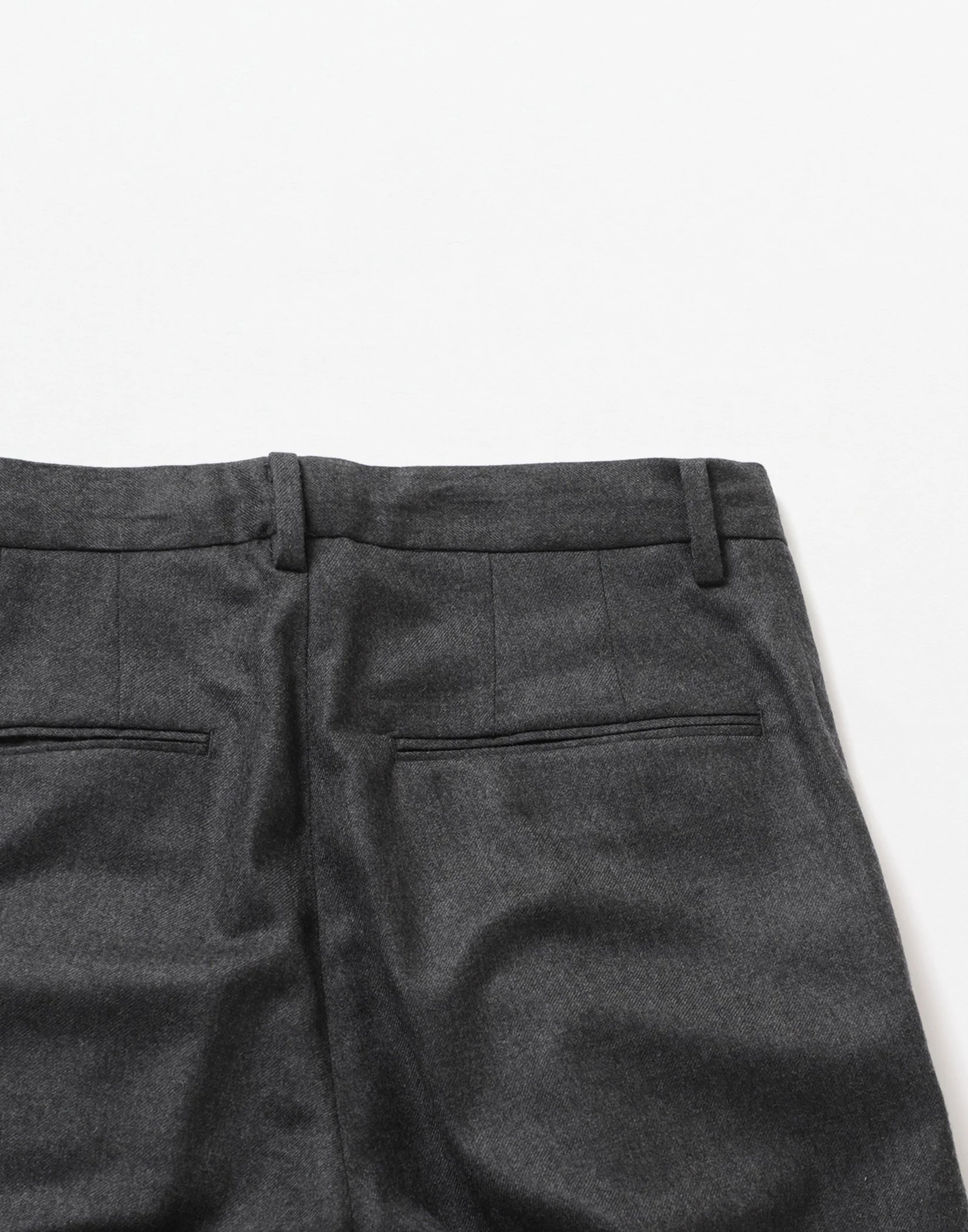 Auralee - SUPER LIGHT WOOL TWO-TUCK SLACKS (TOP CHARCOAL) — EQUIPMENT